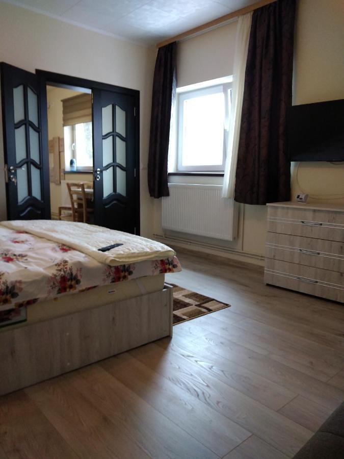 Flori'S Apartment Брашов Екстер'єр фото