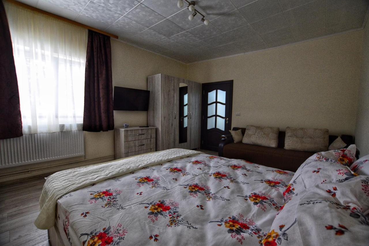 Flori'S Apartment Брашов Екстер'єр фото