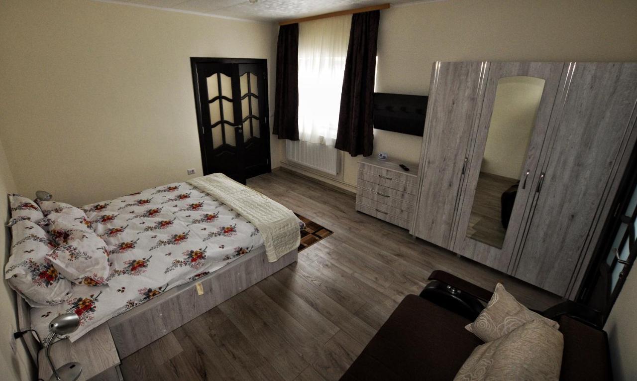 Flori'S Apartment Брашов Екстер'єр фото
